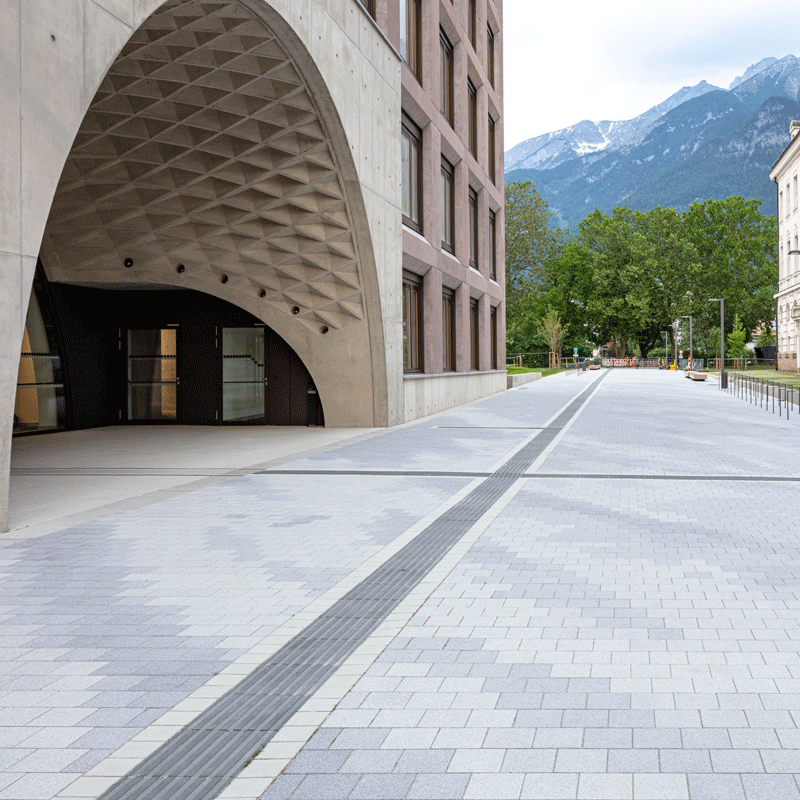 Campus Innrain Universität Innsbruck Classic VG4 Pflaster