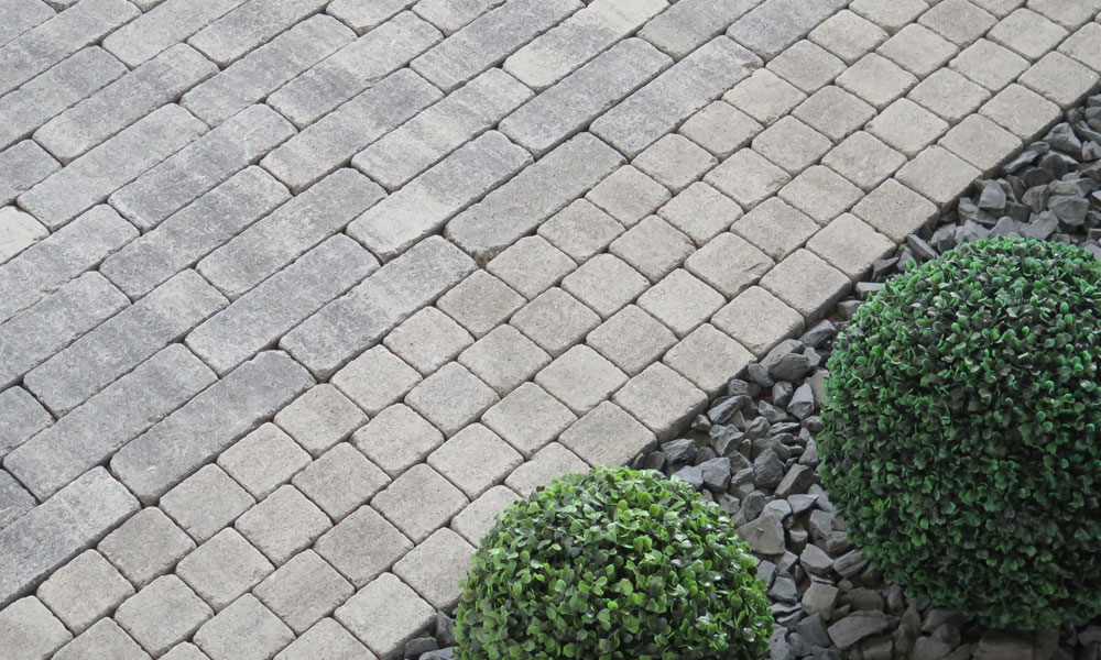 Grado kockakő, bazalt árnyalt; Grado szalagkő, gránitszürke árnyalt Grado kockakő, bazalt árnyalt; Grado szalagkő, gránitszürke árnyalt