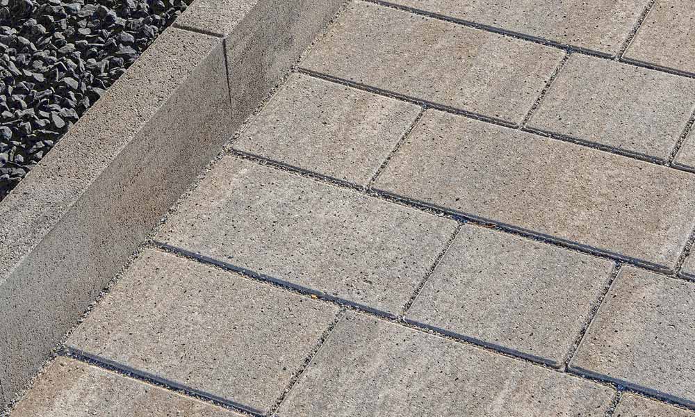 Univerzális szegélykő kagylómész; Arret B15 VG4 kombitérkő, bazalt árnyalt Univerzális szegélykő kagylómész; Arret B15 VG4 kombitérkő, bazalt árnyalt