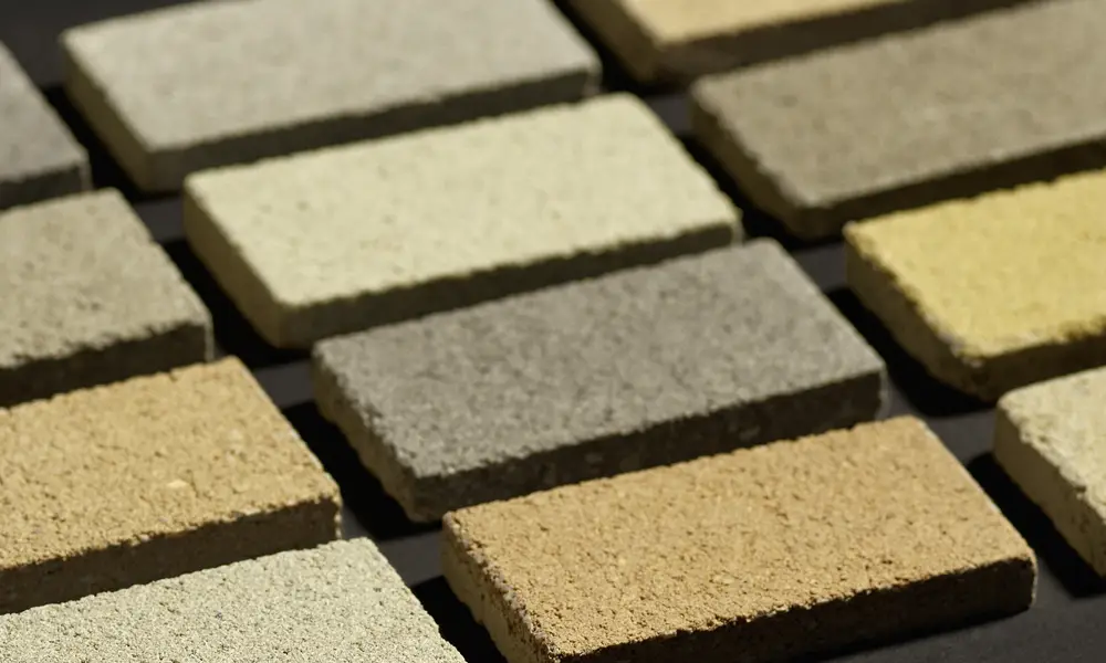 Creazzo színminták rendezett elrendezésben, standard és objekt színek választékával és egyedi árnyalat lehetőségével, Friedl Steinwerke