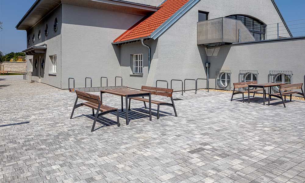 Lakópark Arret B15, gránitszürke árnyalt térkő Friedl Steinwerke Lakópark Arret B15, gránitszürke árnyalt térkő Friedl Steinwerke