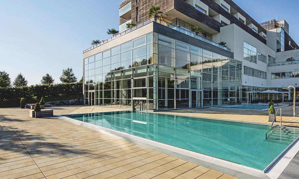 Hotelek Largo burkolólap, homoksárga árnyalt teraszlapok Friedl Steinwerke  Hotelek Largo burkolólap, homoksárga árnyalt teraszlapok Friedl Steinwerke