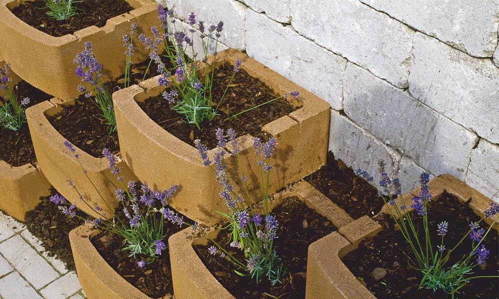 Planta Mini flórakosár, agyagbarna - lekerekített profil elöl, egyenes profil a fal felé Planta Mini flórakosár, agyagbarna - lekerekített profil elöl, egyenes profil a fal felé