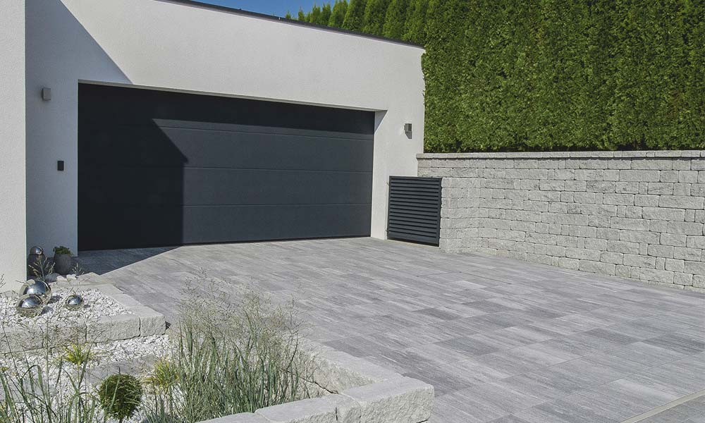 Gutshof falazókő MB24 koptatott 15 cm, szürke (fal) és Gutshof falazókő MB16 koptatott 15 cm, szürke határolóként (magaságyás) Gutshof falazókő MB24 koptatott 15 cm, szürke (fal) és Gutshof falazókő MB16 koptatott 15 cm, szürke határolóként (magaságyás)