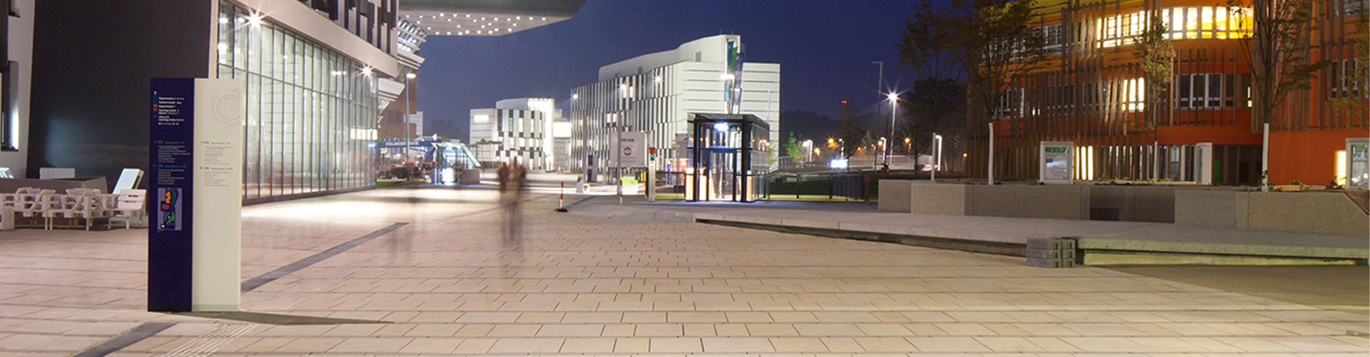 Campus WU Bécs Magnum, fehér, szürke térkő Friedl Steinwerke Campus WU Bécs Magnum, fehér, szürke térkő Friedl Steinwerke