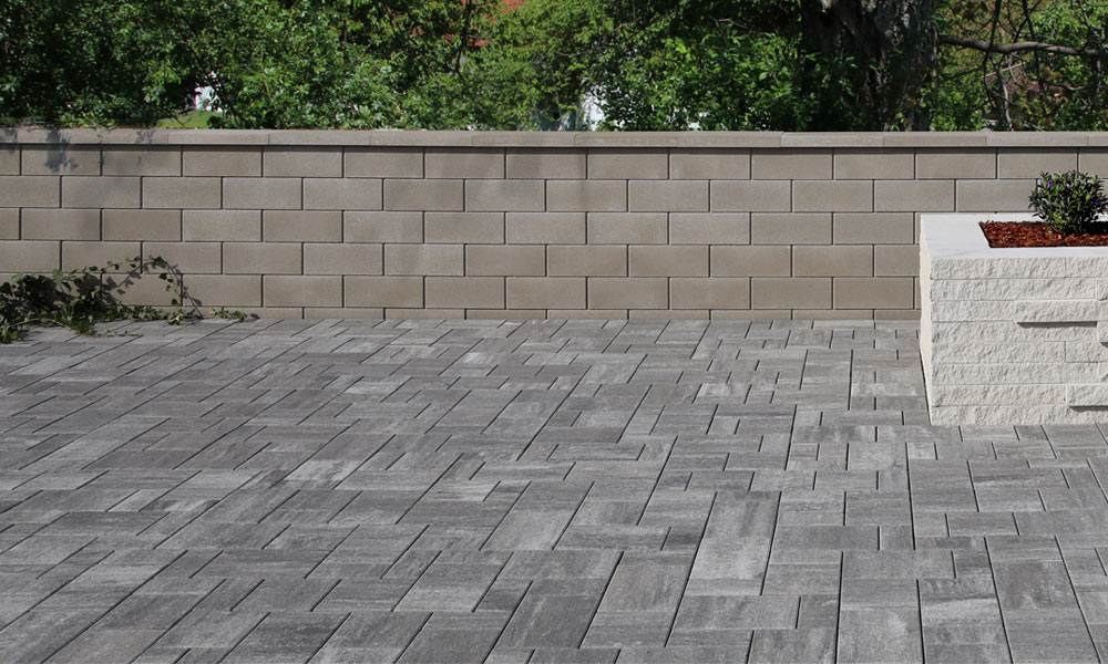 A Friedl Steinwerke Cano VG4 kombi térkő kőszürke árnyalt színben elegáns és modern megjelenést biztosít a bejárati területen. A Friedl Steinwerke Cano VG4 kombi térkő kőszürke árnyalt színben elegáns és modern megjelenést biztosít a bejárati területen.