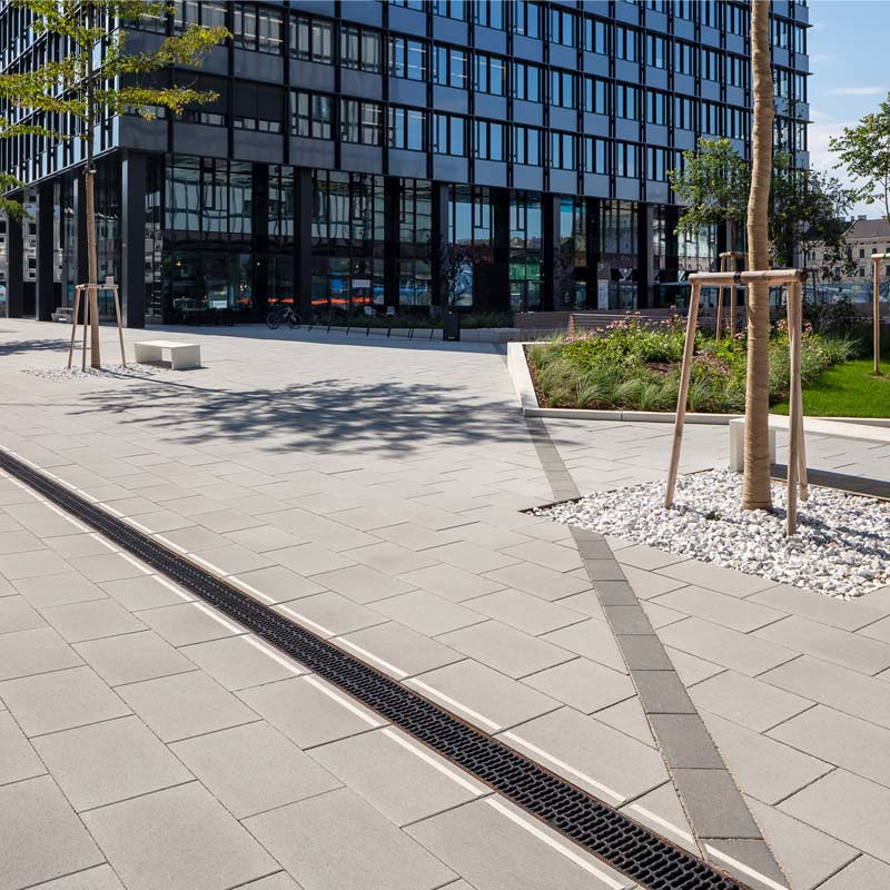 Quartier Belvedere Linear VG4, platina közép antracit térkő Friedl Steinwerke
