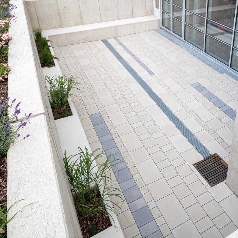 City Campus  Wr. Neustadt Classic VG4 Pflaster, platina sötét szürke térkő Friedl Steinwerke City Campus  Wr. Neustadt Classic VG4 Pflaster, platina sötét szürke térkő Friedl Steinwerke