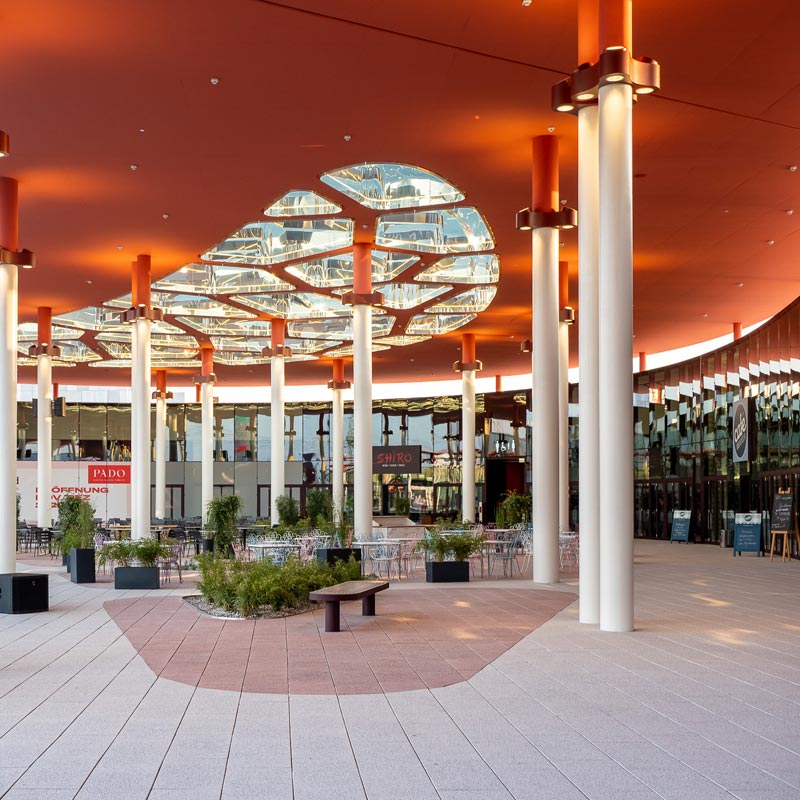 Pado Shopping Galerien Parndorf Linea VG4 nemeszúzalék fehér–fekete térkő Friedl Steinwerke Pado Shopping Galerien Parndorf Linea VG4, nemeszúzalék fehér–fekete térkő Friedl Steinwerke