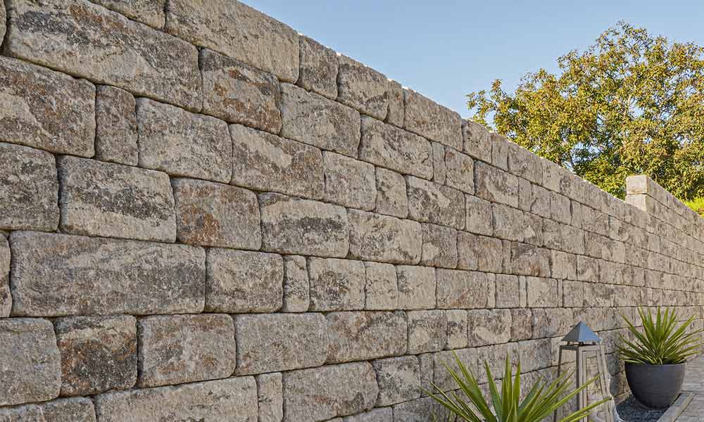 Gutshof falazókő MB24 koptatott, kagylómész (in 15 cm hohen Bahnen versetzt) Gutshof falazókő MB24 koptatott, kagylómész (in 15 cm hohen Bahnen versetzt)