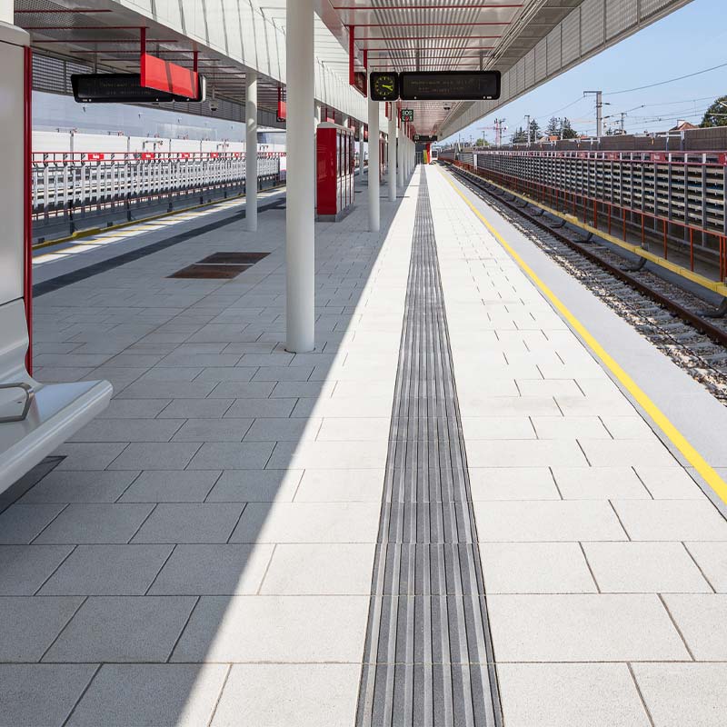Wiener Linien Magnum, nemeszúzalék fehér–fekete térkő Friedl Steinwerke Wiener Linien Magnum, nemeszúzalék fehér–fekete térkő Friedl Steinwerke