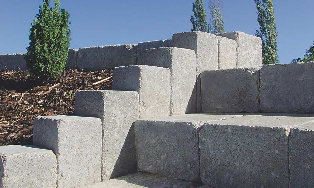 Grado tömbkő, szürke lépcsőként elhelyezve; Grado paliszád, szürke Grado tömbkő, szürke lépcsőként elhelyezve; Grado paliszád, szürke