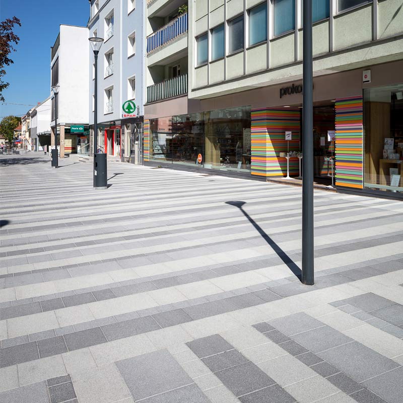 Gyalogos övezet Wiener Neustadt Linea VG4 térkőlap, nemeszúzalék fehér–fekete Friedl Steinwerke Gyalogos övezet Wiener Neustadt Linea VG4 térkőlap, nemeszúzalék fehér–fekete Friedl Steinwerke