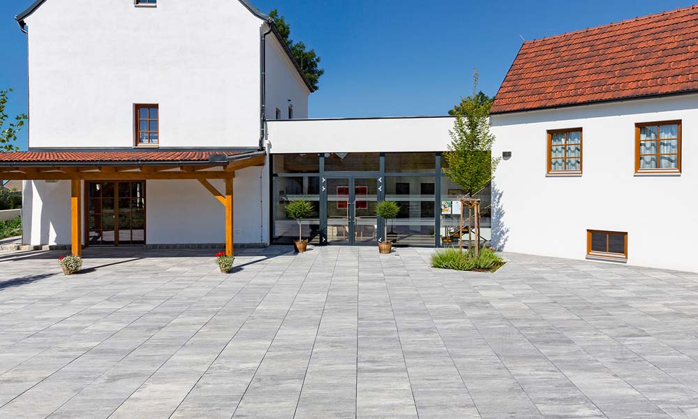 Közterületek Linea VG4 térkőlap, gránitszürke árnyalt Friedl Steinwerke