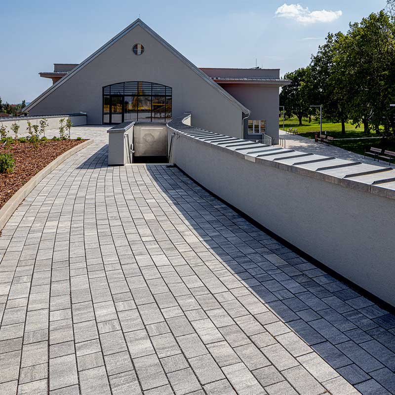 Wildgarten Bécs Arret B15, gránitszürke árnyalt térkő Friedl Steinwerke