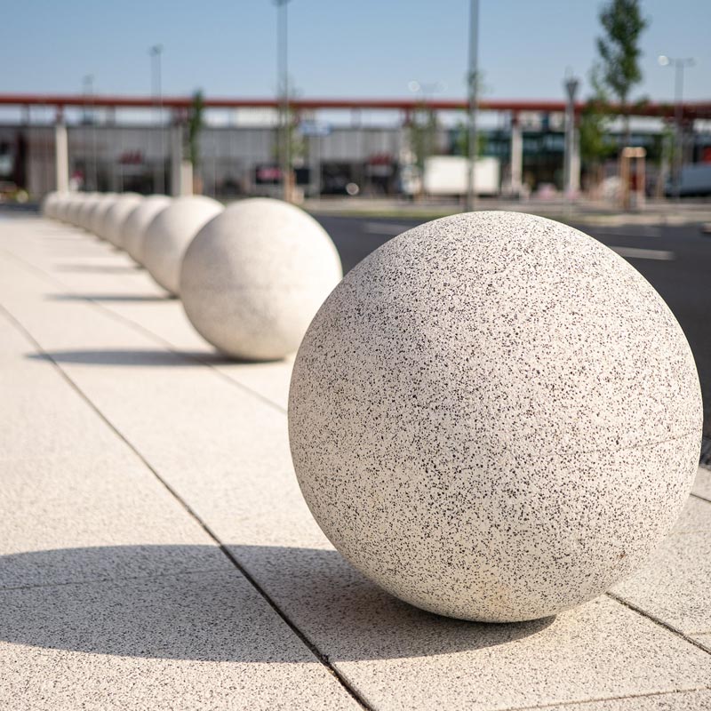Pado Shopping Galerien Parndorf Bola Betongolyó nemeszúzalék fehér–fekete Pado Shopping Galerien Parndorf Bola Betongolyó, nemeszúzalék fehér–fekete