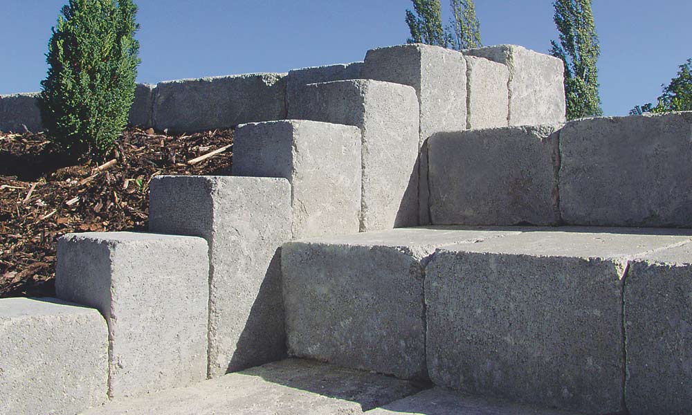 Grado paliszád, szürke lépcsőszegélyként és Grado tömbkő, szürke Grado paliszád, szürke lépcsőszegélyként és Grado tömbkő, szürke