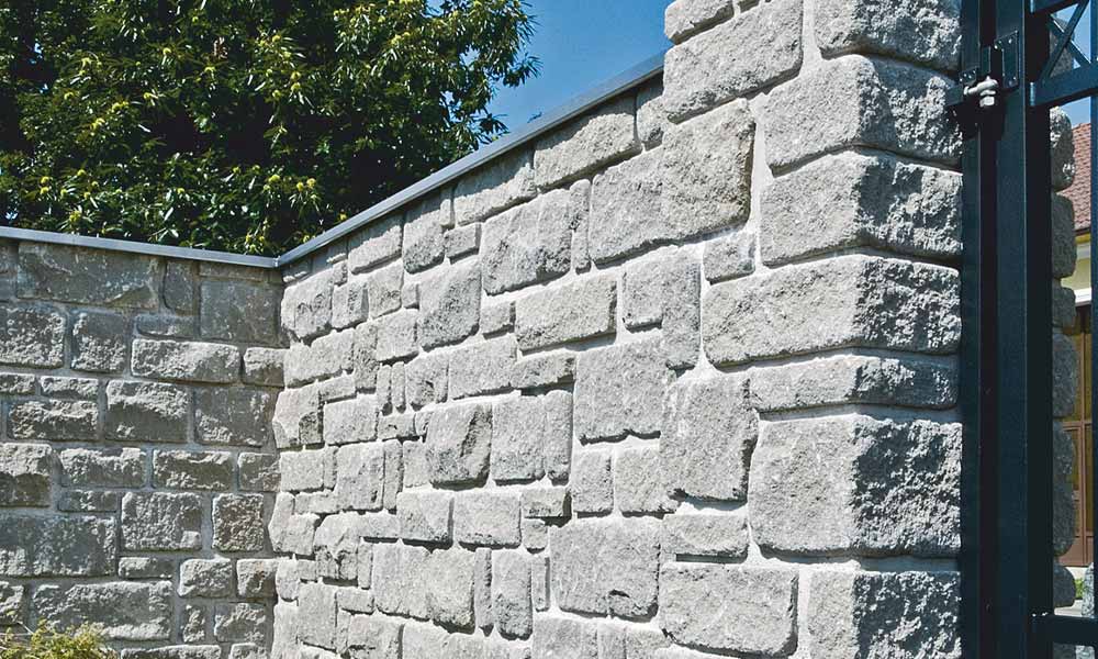 Gutshof falazókő MB24 koptatott, szürke vadkötésben, habarcsfugával rakva Gutshof falazókő MB24 koptatott, szürke vadkötésben, habarcsfugával rakva