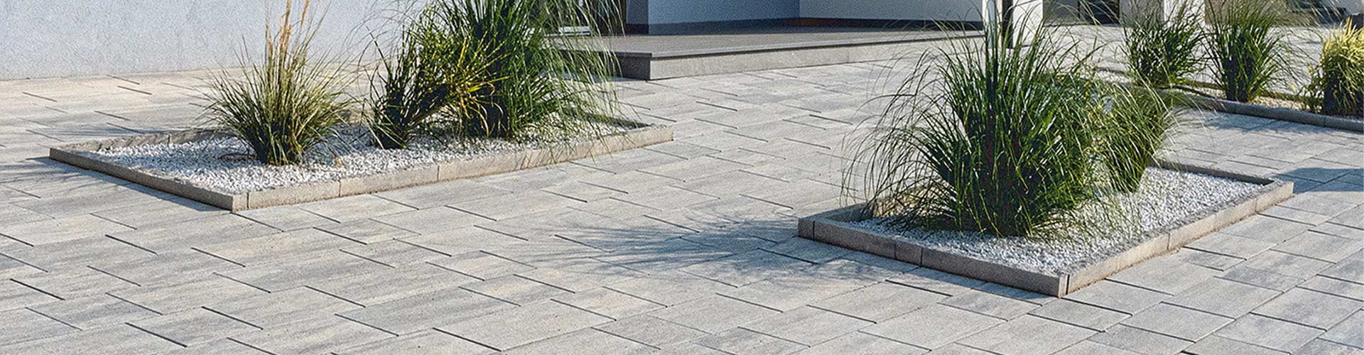 GEWINNSPIEL - ICH LEBE MEINE GARTENTRÄUME Bejáró Cadea VG4, jégszürke árnyalt térkő Friedl Steinwerke