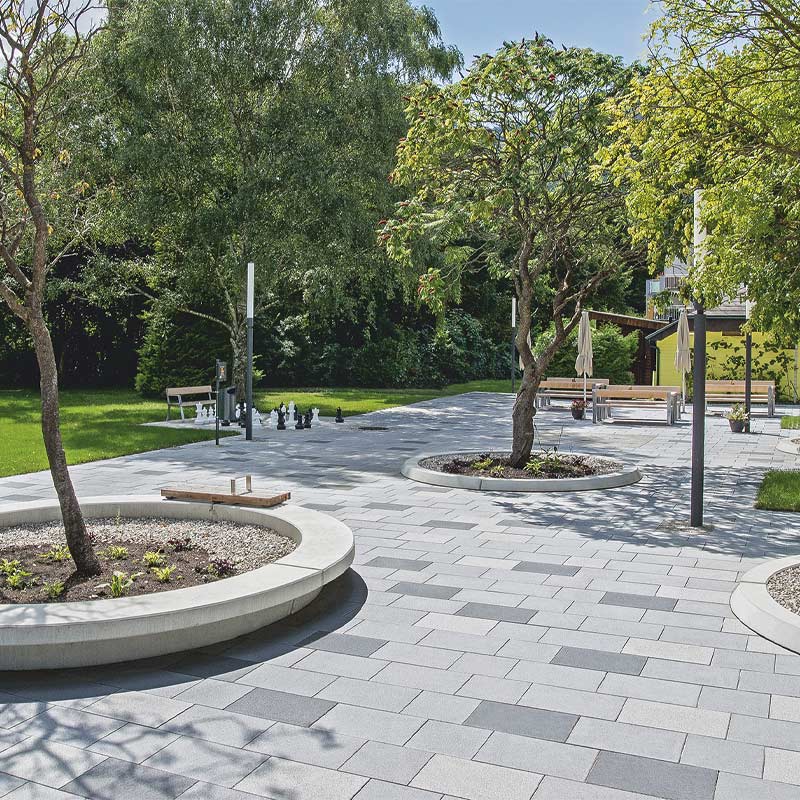 Találkozási övezet Waldegg Linea VG4 térkőlap, platina-világos-közép-antracit Friedl Steinwerke Találkozási övezet Waldegg Linea VG4 térkőlap, platina-világos-közép-antracit Friedl Steinwerke