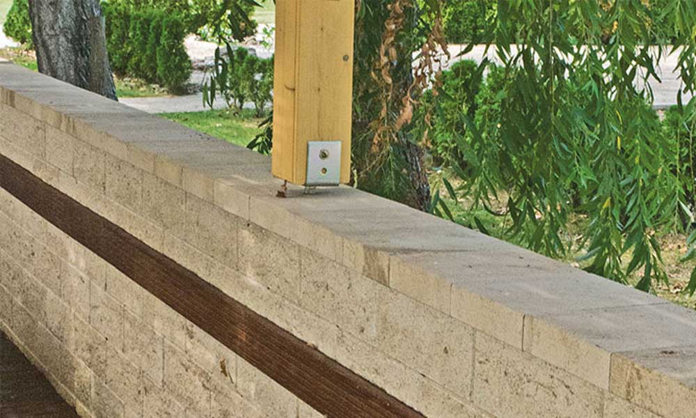Faro kerítés- és falazókő, mészkő árnyalt; Fedlap vízorral, mészkő árnyalt Faro kerítés- és falazókő, mészkő árnyalt; Fedlap vízorral, mészkő árnyalt