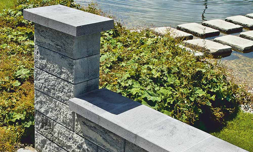 Faro kerítés- és falazókő, gránitszürke árnyalt; Fedlap vízorral, gránitszürke árnyalt Faro kerítés- és falazókő, gránitszürke árnyalt; Fedlap vízorral, gránitszürke árnyalt
