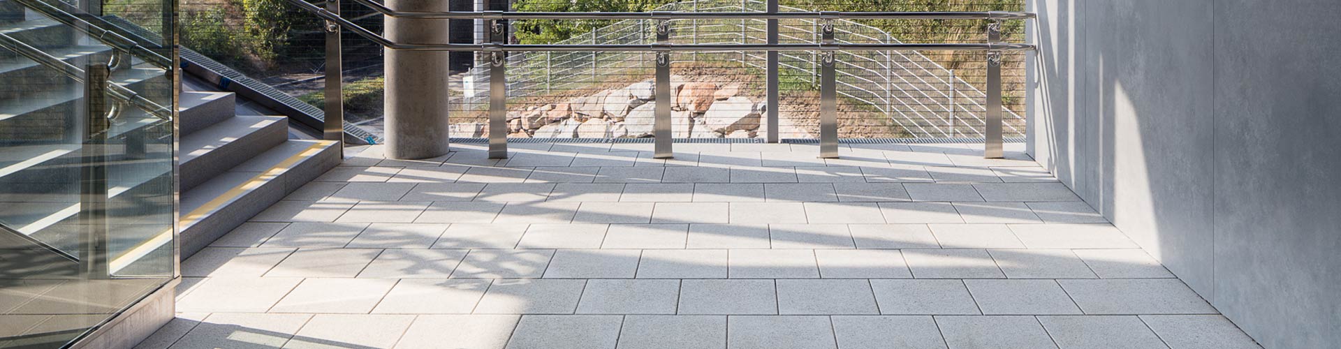 Wiener Linien Magnum, nemeszúzalék fehér–fekete térkő Friedl Steinwerke Wiener Linien Magnum, nemeszúzalék fehér–fekete térkő Friedl Steinwerke