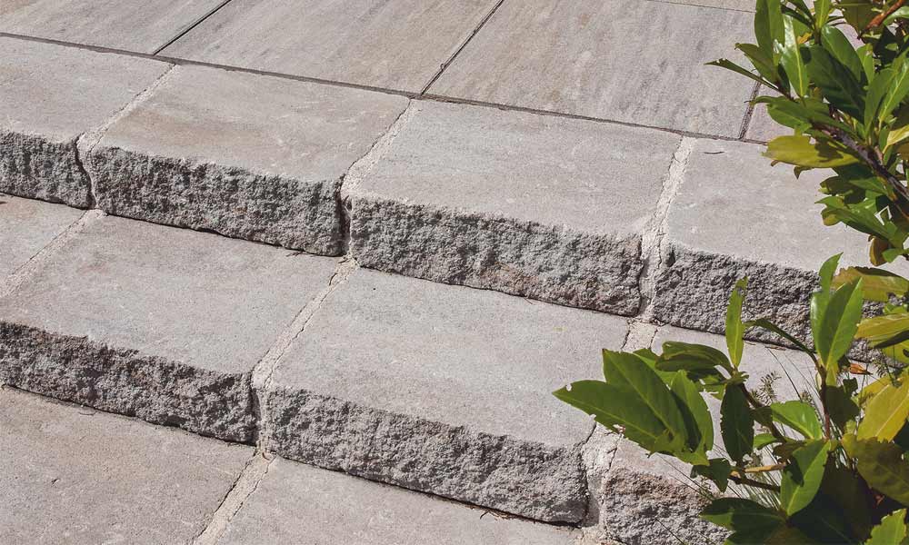 Gutshof tömblépcső koptatott, kagylómész Gutshof tömblépcső koptatott, kagylómész