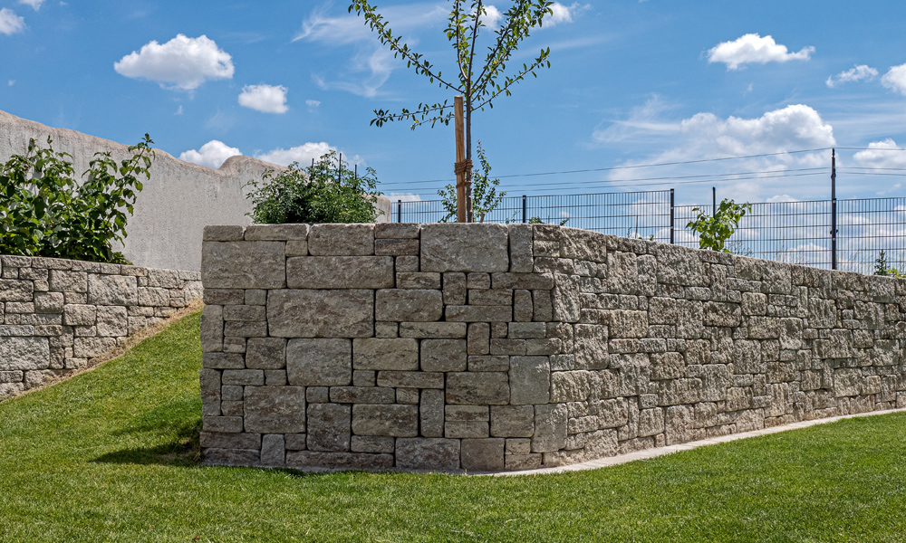 Gutshof falazókő MB24 koptatott, kagylómész vadkötésben rakva Gutshof falazókő MB24 koptatott, kagylómész vadkötésben rakva