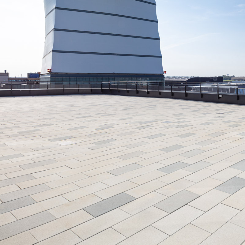 Repülőtér Wien Schwechat Linea VG4, szürke-féher térkő Friedl Steinwerke Repülőtér Wien Schwechat Linea VG4, szürke-féher térkő Friedl Steinwerke