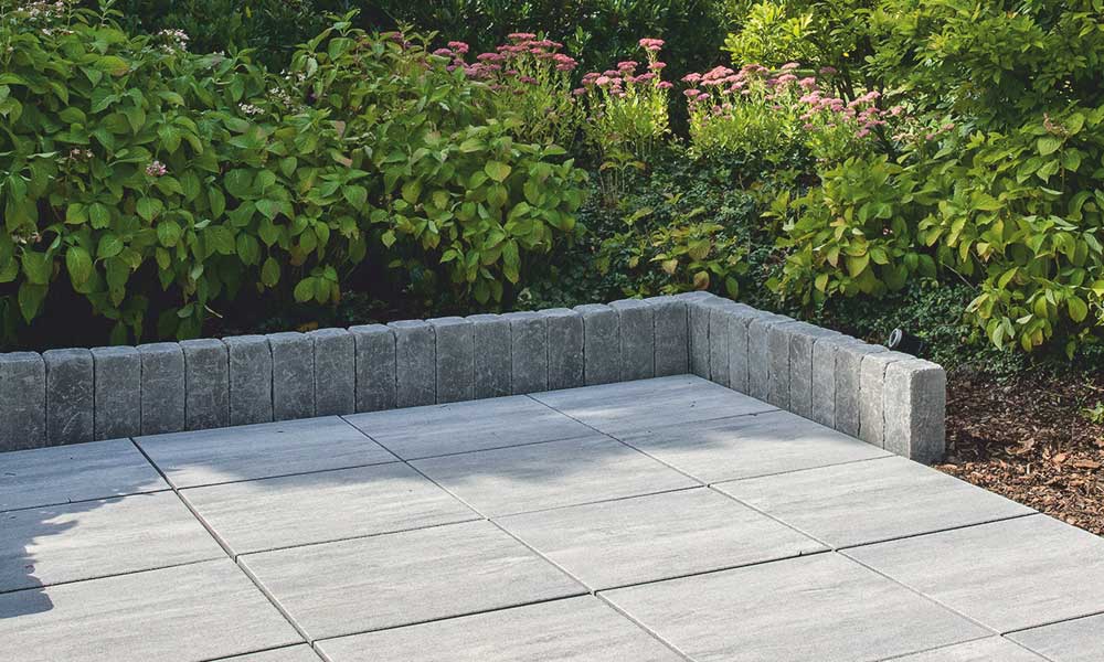 Largo burkolólap 59,8 x 59,8 x 5 cm, jégszürke árnyalt; Grado paliszád, antracit Largo burkolólap 59,8 x 59,8 x 5 cm, jégszürke árnyalt; Grado paliszád, antracit