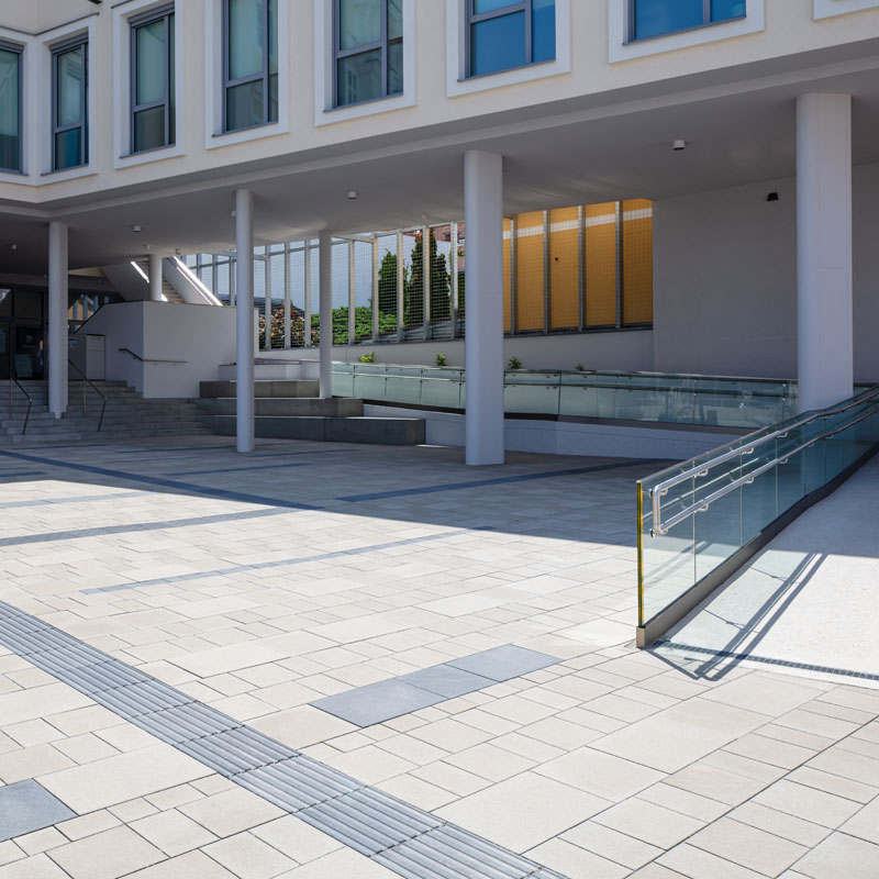 City Campus  Wr. Neustadt Classic VG4 Pflaster, platina sötét szürke térkő Friedl Steinwerke City Campus  Wr. Neustadt Classic VG4 Pflaster, platina sötét szürke térkő Friedl Steinwerke