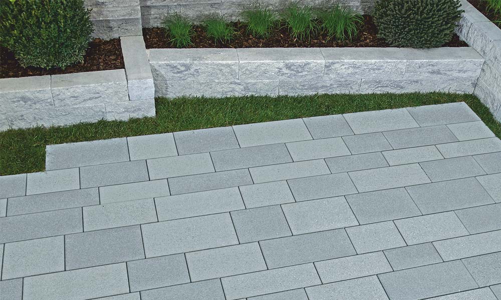 Triad VG4 kombitérkő, platina közép kristály homokszórt (világosabb) és platina közép kristály és Momento falazóblokk 60 x 16 x 15 cm, jégszürke árnyalt