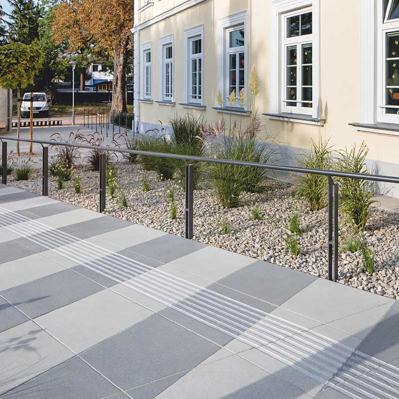 Volkschule Achau Linea VG4 térkőlap, platina világos sötét Friedl Steinwerke Volkschule Achau Linea VG4 térkőlap, platina világos sötét Friedl Steinwerke